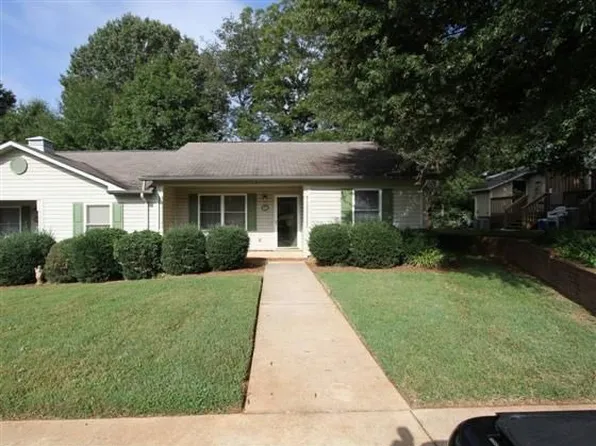 1124 Saint Charles Ct, Newton, NC 28658