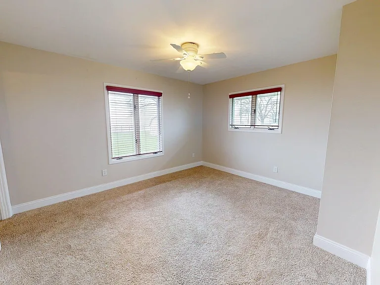 940 E Hickory Grove Rd — Photo 28