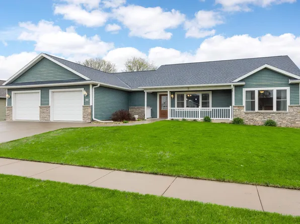 224 Fairview Dr, Manchester, IA 52057