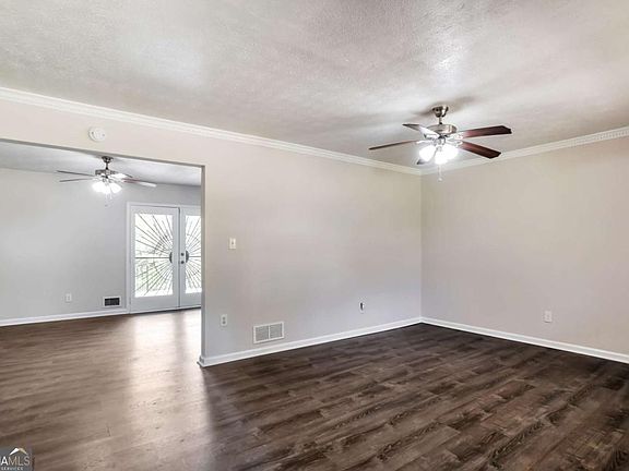 3rd image of 2912 Knollview Dr