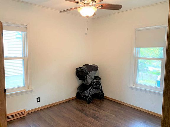 5th image of 317 Rosendale St