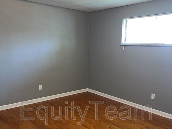 5th image of 1039 E Pearl St
