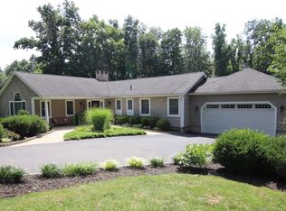 4 Pell Mell Dr, Bethel, CT 06801