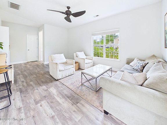 4th image of 1124 Shelby Court