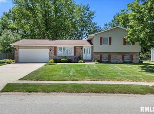 113 Crown Point Dr, Sherman, IL 62684
