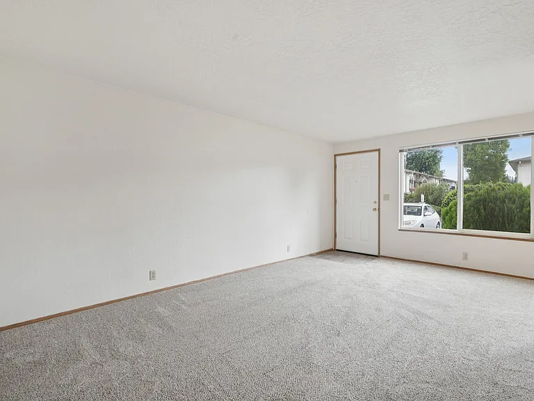 Rivertown Apartments — Photo 12