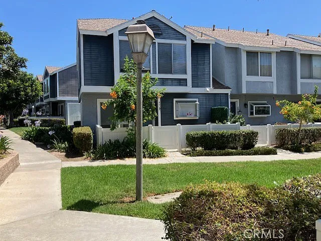 3 bed, 1.5 bath, 1156 sqft, $3,575 — Photo 3
