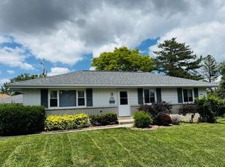 N92W17274 Forest Dr, Menomonee Falls, WI 53051