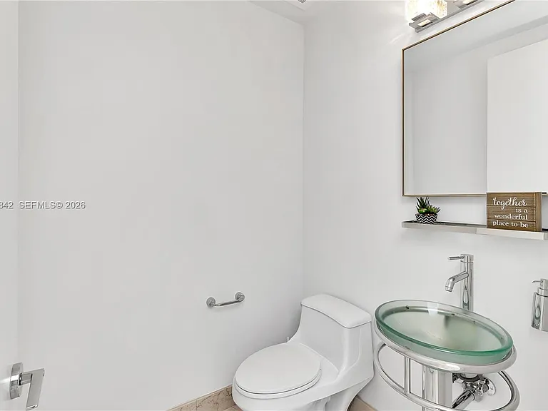218 SE 14th St #TS206 — Photo 13