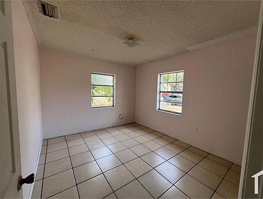 5th image of 8722 N Orangeview Ave