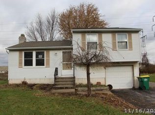 6591 Royal Pkwy N, Lockport, NY 14094