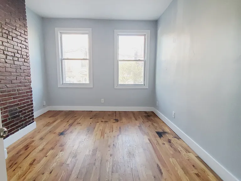 19 Jewett Ave #1R — Photo 2