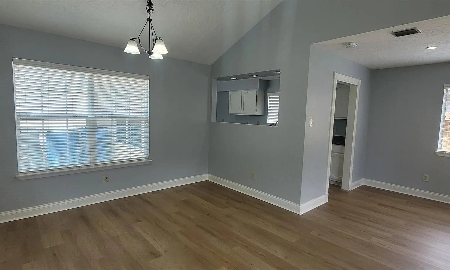 3 bed, 2.0 bath, 1662 sqft, $1,900 — Photo 3