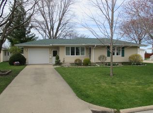 2132 Wynnewood Ln, Peru, IL 61354