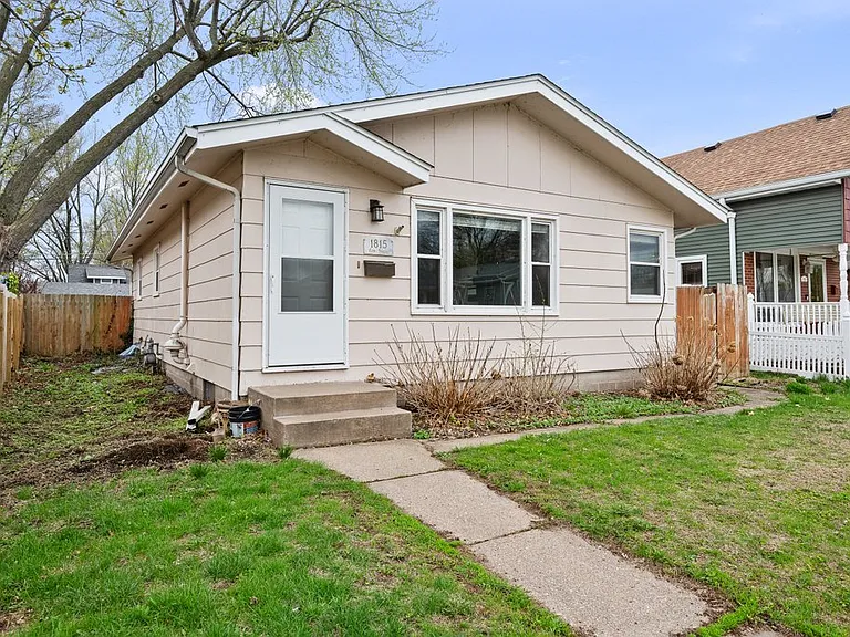 1815 Cody St — Photo 2