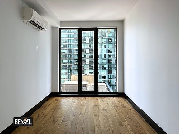 4th image of 42-22 27th St #1114