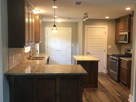 3rd image of 1715 Bandera Dr