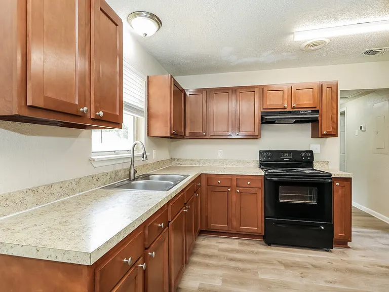 6930 Bernay Ave — Photo 8
