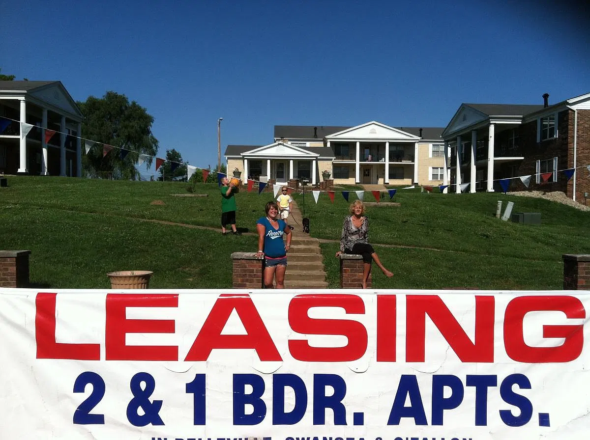 213 Anderson Ln — Photo 1