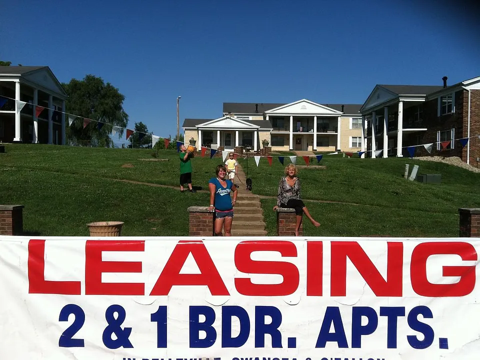 213 Anderson Ln #F