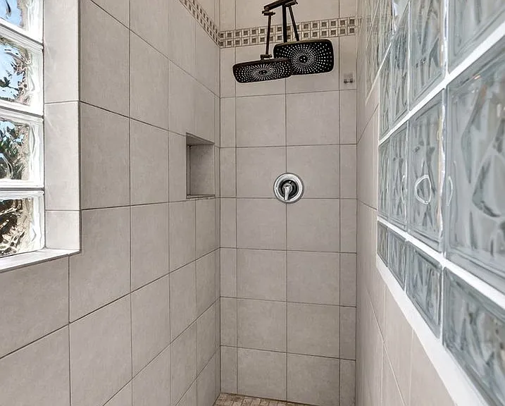 697 W Oak Tree Ln — Photo 6