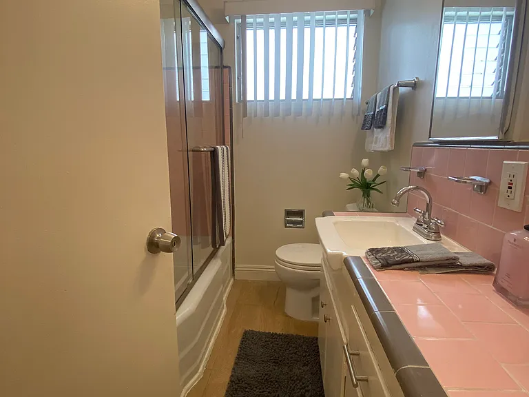 122 N Wetherly Dr #5 — Photo 25