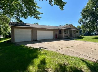 1006 10th St SW, Wadena, MN 56482