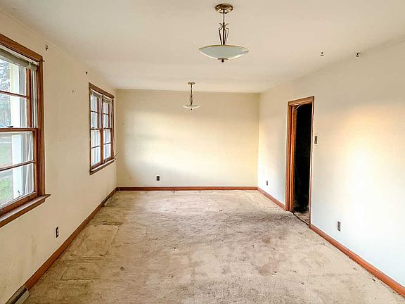 3rd image of 404 Parkdale Dr