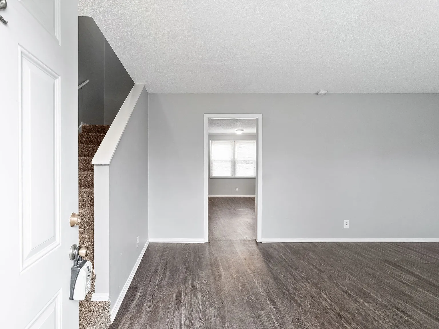 3 bed, 1.5 bath, 1280 sqft, $995 — Photo 2