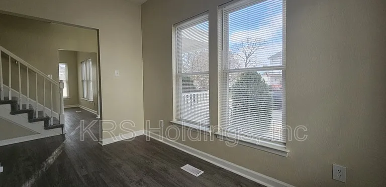 820 Maltby Cres — Photo 7