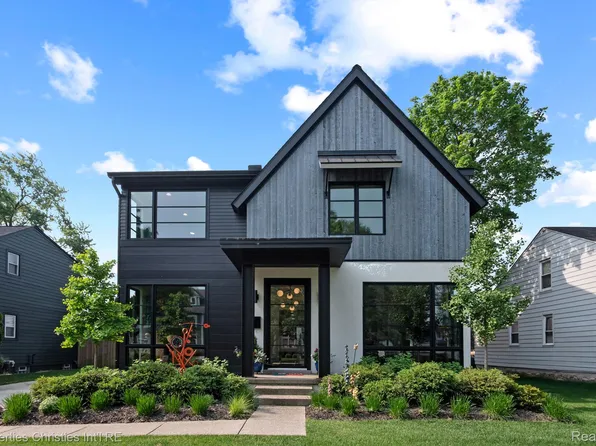 1044 Hazel Ave, Birmingham, MI 48009
