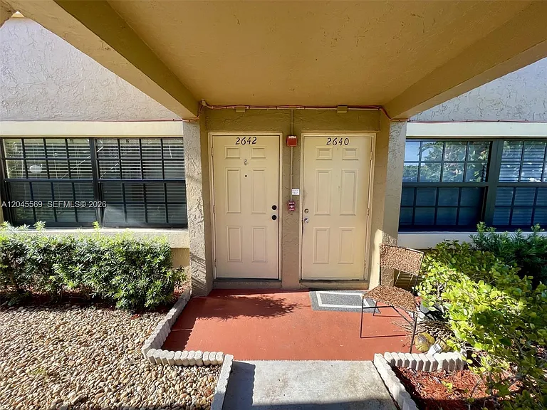 2642 Riverside Dr #2642 — Photo 2