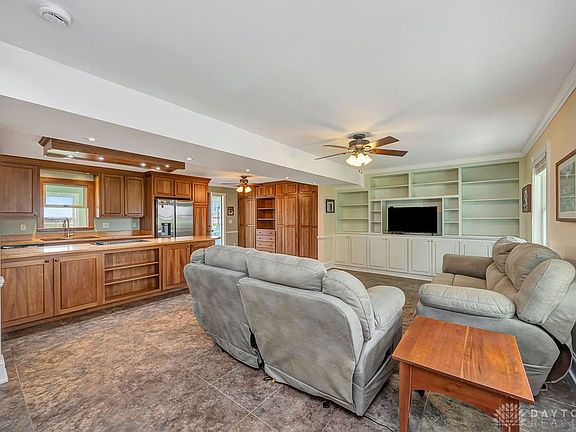 4th image of 3064 Oxford Middletown Rd