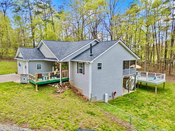 135 Acorn Dr, Landrum, SC 29356