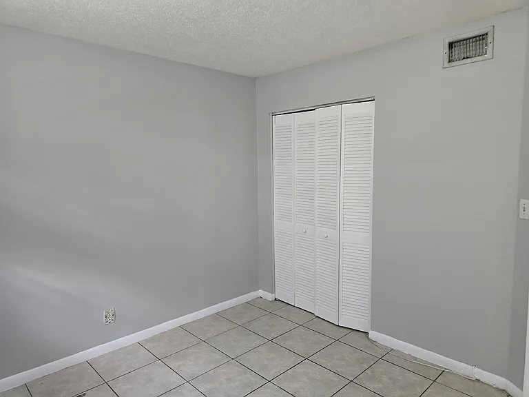 1518 W 20th St #1 — Photo 12