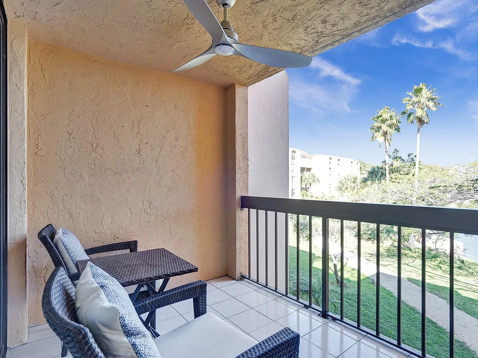 2 bed, 2.0 bath, 1175 sqft, $2,700 — Photo 4