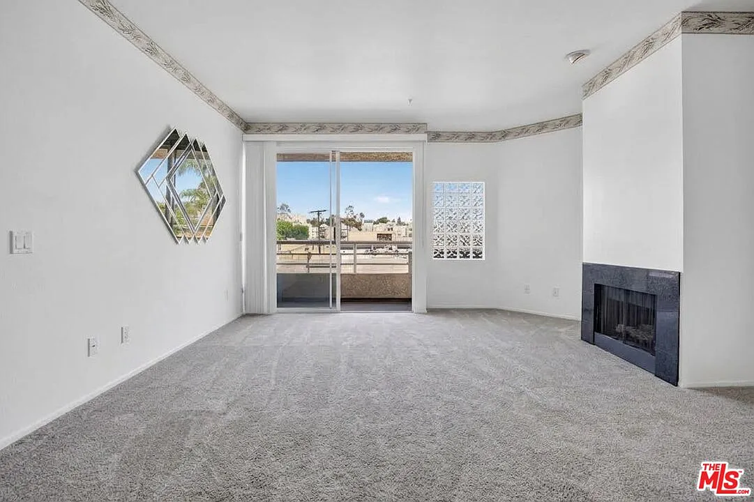 2 bed, 2.0 bath, 1046 sqft, $3,900 — Photo 4