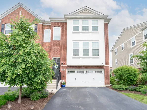 2532 Huntleigh Ln, Woodridge, IL 60517