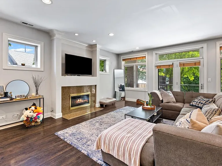 454 N Aberdeen St #2N — Photo 3