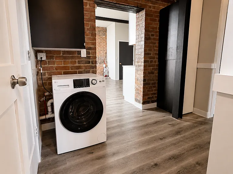 Elaine Lofts — Photo 15