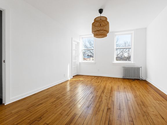 3rd image of 586 Henry St #5