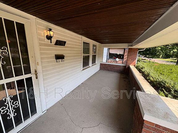 3rd image of 816 N Grant Ave