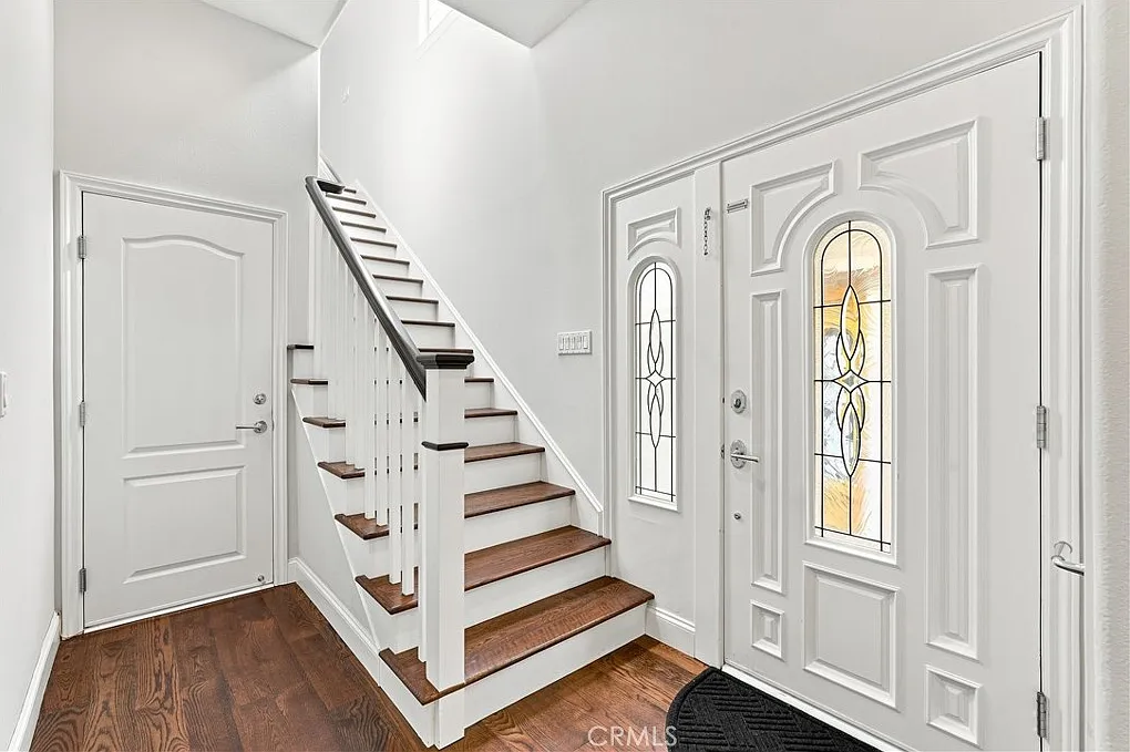3 bed, 2.5 bath, 1854 sqft, $7,995 — Photo 3