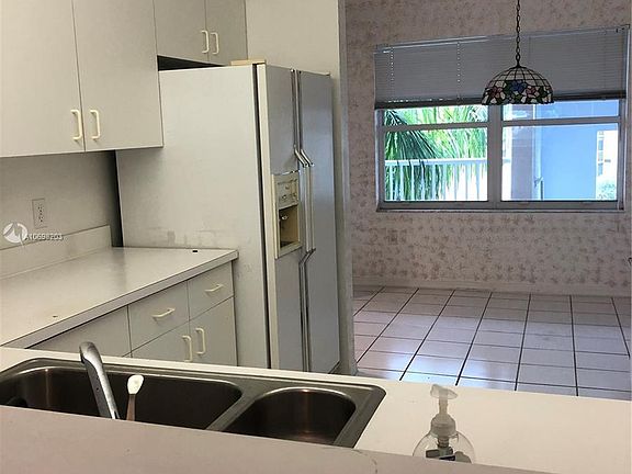 5th image of 10217 NW 24th Pl APT 402