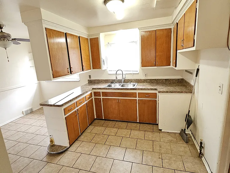 20643 Stratford Rd — Photo 6