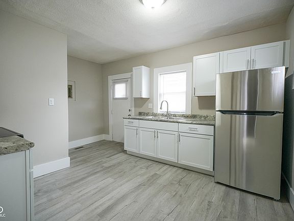 3rd image of 516 W 4th St