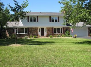 N73W26656 Thousand Oaks Dr, Lisbon, WI 53089