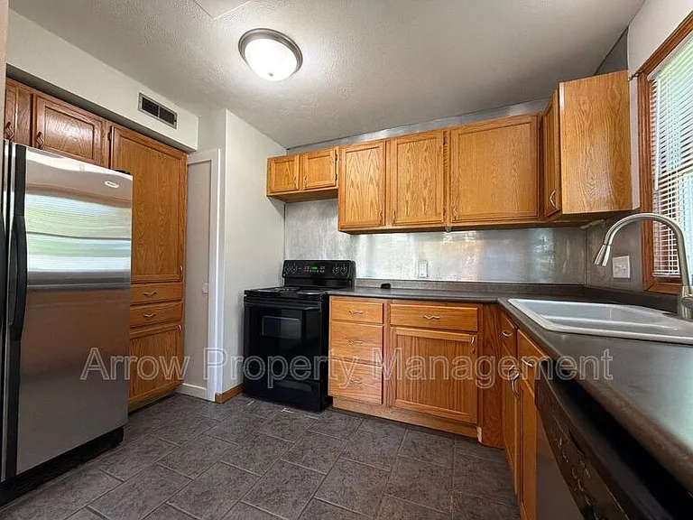 5121 Pioneers Blvd — Photo 9