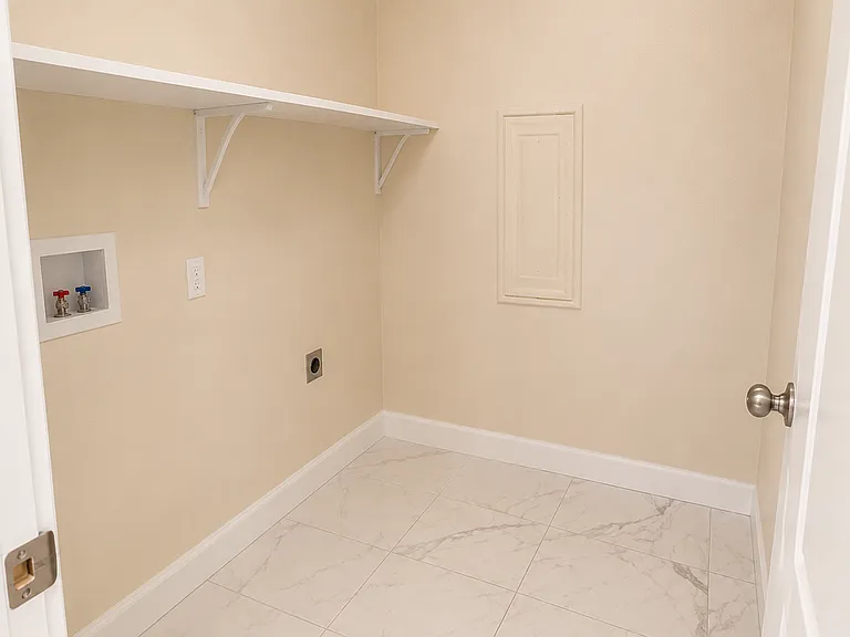 693 Kensington Cir — Photo 6