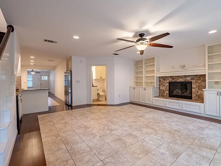 2217 Holly St — Photo 3